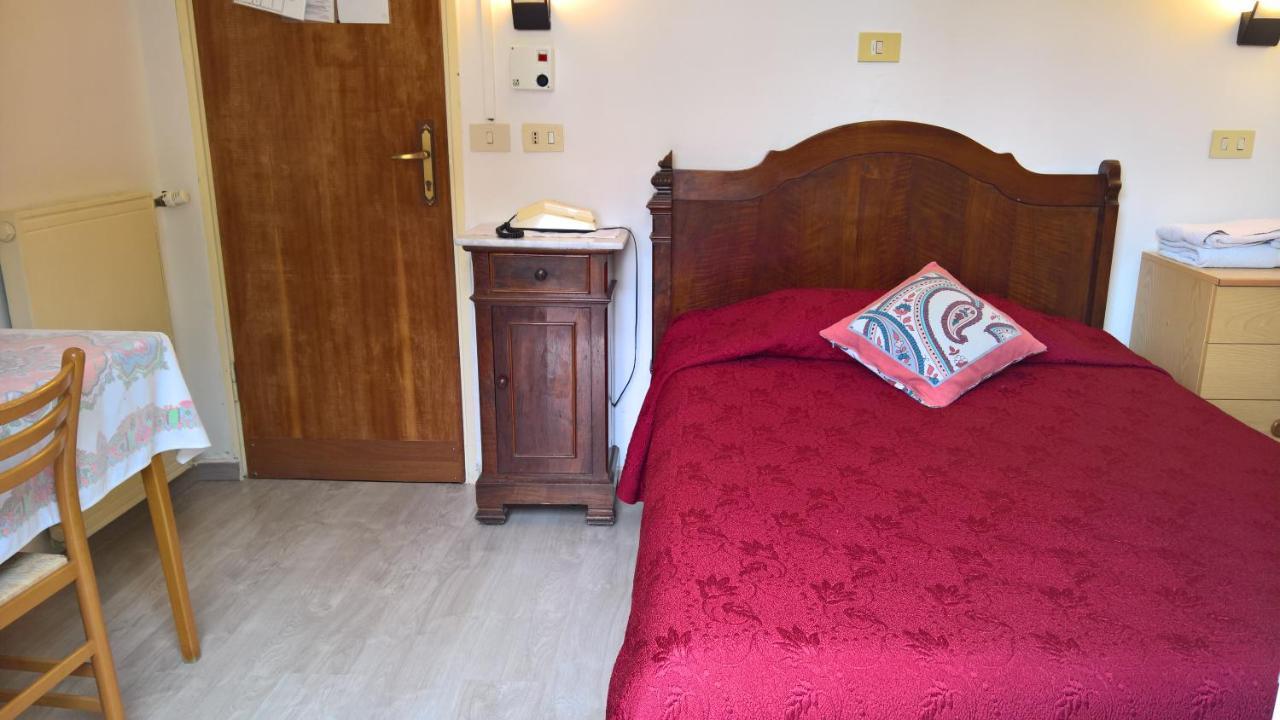 Hotel Deutsche Familien Finale Ligure Extérieur photo