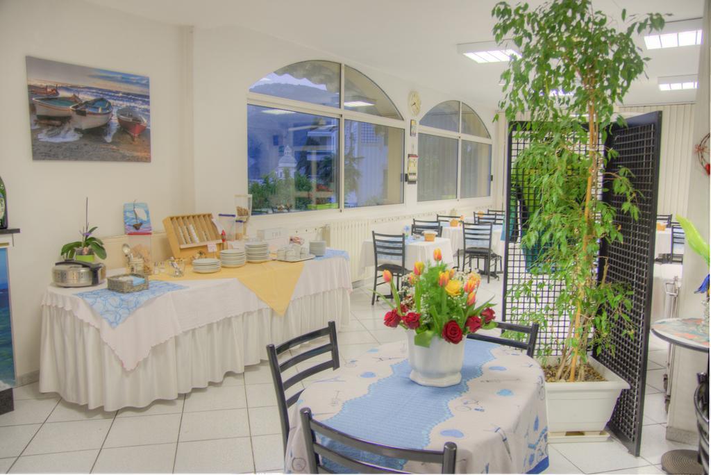 Hotel Deutsche Familien Finale Ligure Extérieur photo