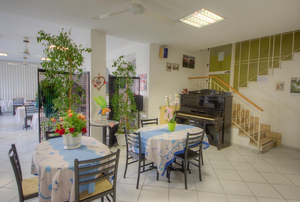 Hotel Deutsche Familien Finale Ligure Extérieur photo