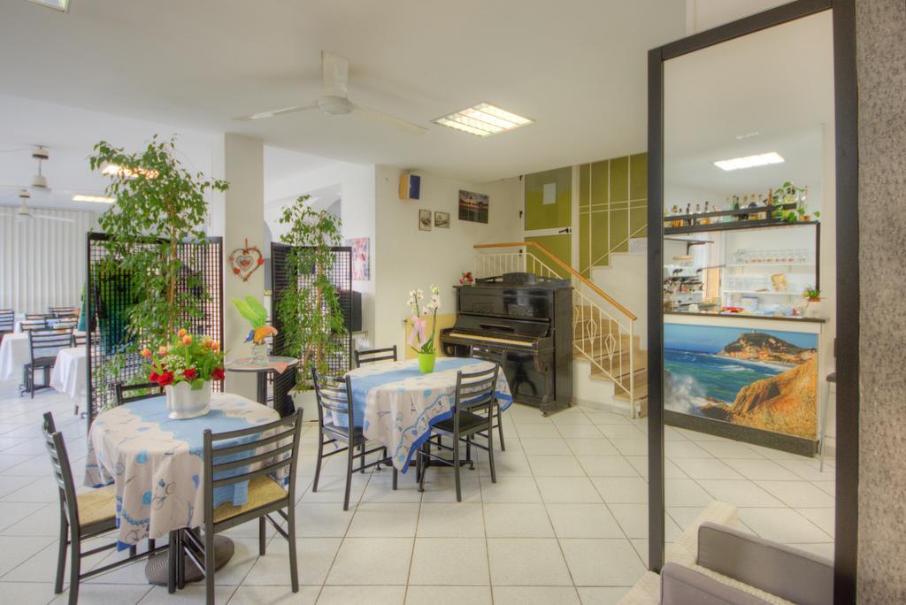 Hotel Deutsche Familien Finale Ligure Extérieur photo