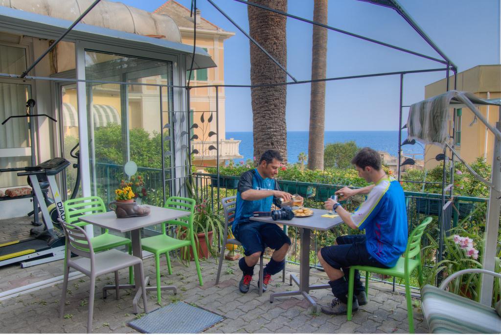 Hotel Deutsche Familien Finale Ligure Extérieur photo