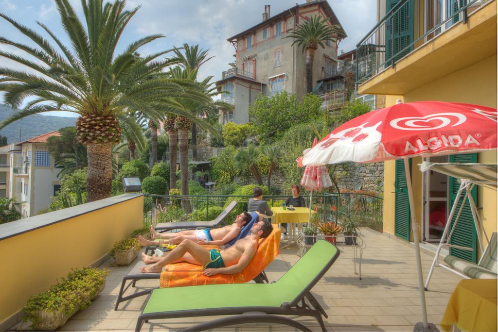 Hotel Deutsche Familien Finale Ligure Extérieur photo