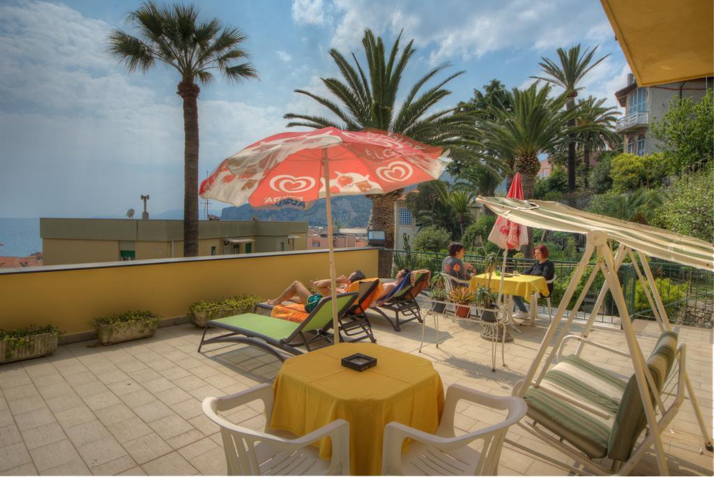 Hotel Deutsche Familien Finale Ligure Extérieur photo
