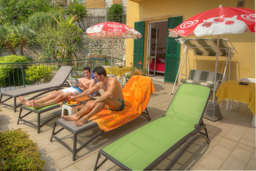 Hotel Deutsche Familien Finale Ligure Extérieur photo