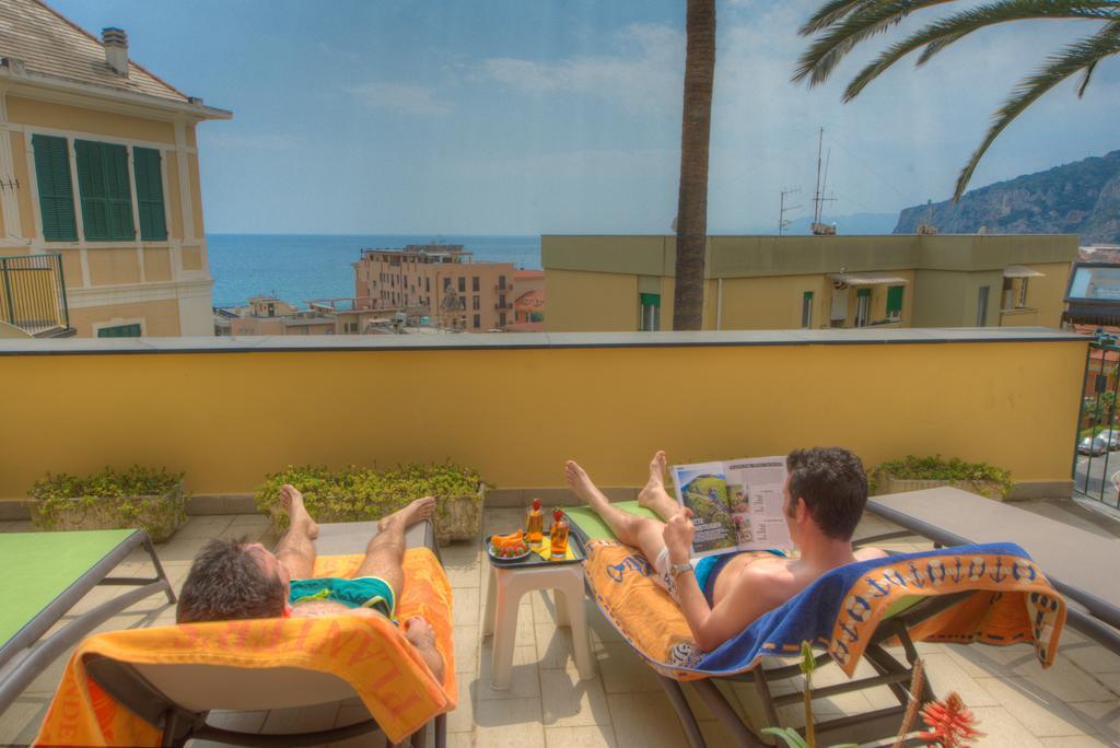 Hotel Deutsche Familien Finale Ligure Extérieur photo