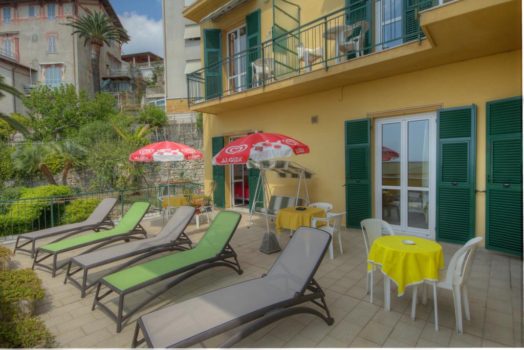 Hotel Deutsche Familien Finale Ligure Extérieur photo