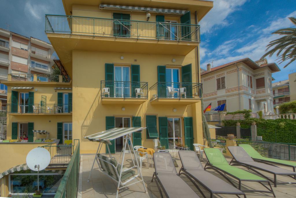 Hotel Deutsche Familien Finale Ligure Extérieur photo