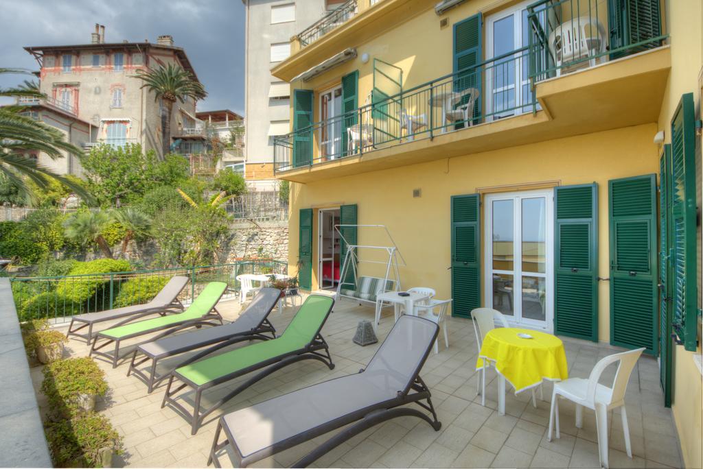 Hotel Deutsche Familien Finale Ligure Extérieur photo
