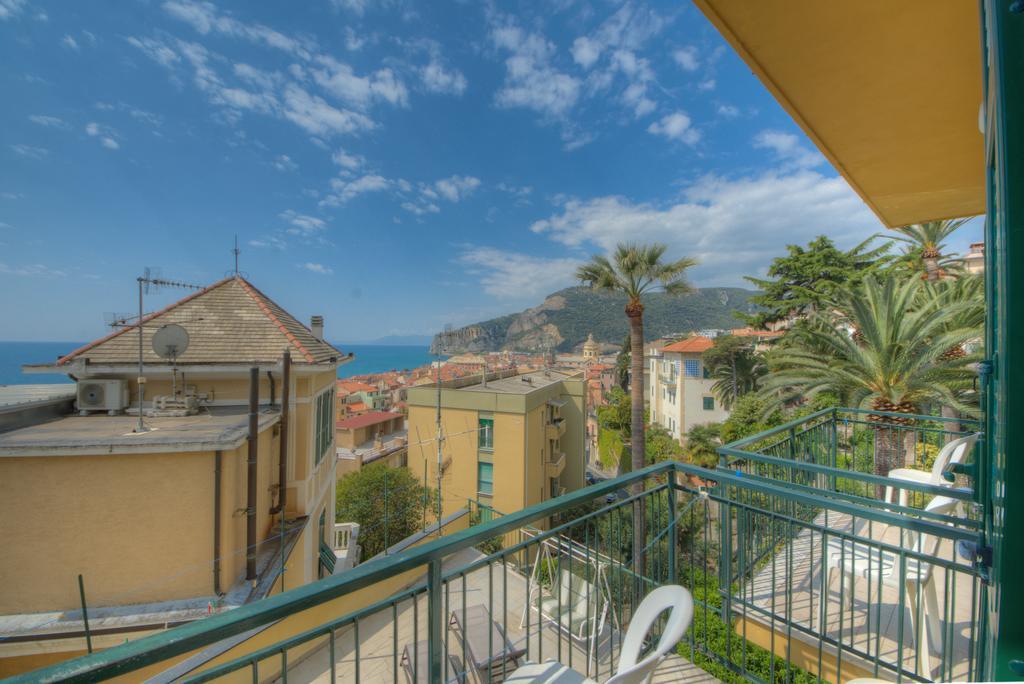 Hotel Deutsche Familien Finale Ligure Extérieur photo