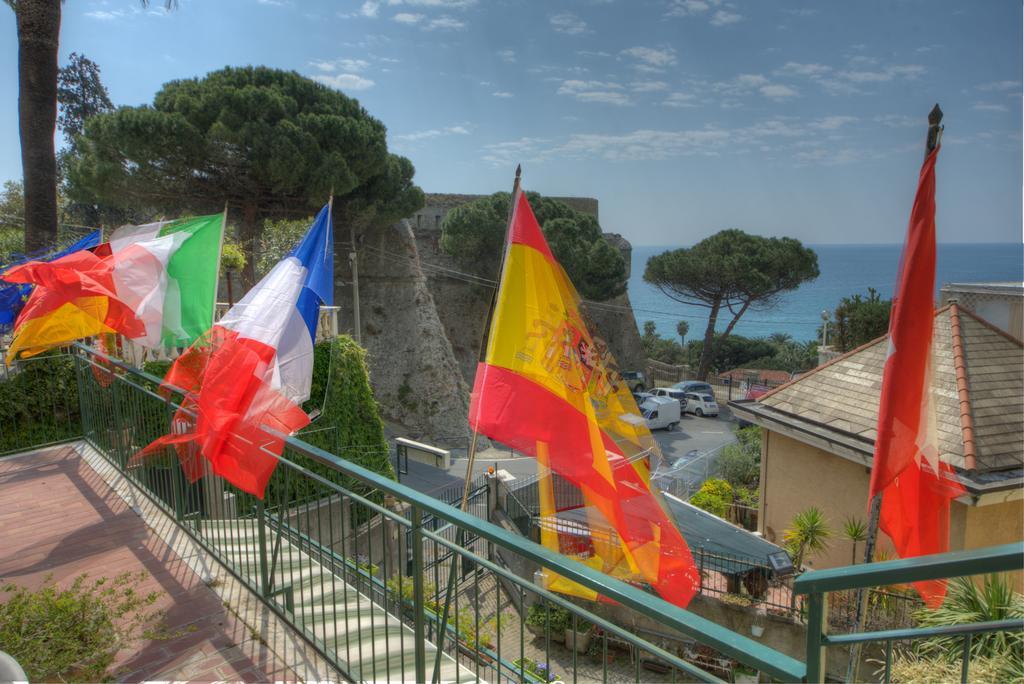 Hotel Deutsche Familien Finale Ligure Extérieur photo
