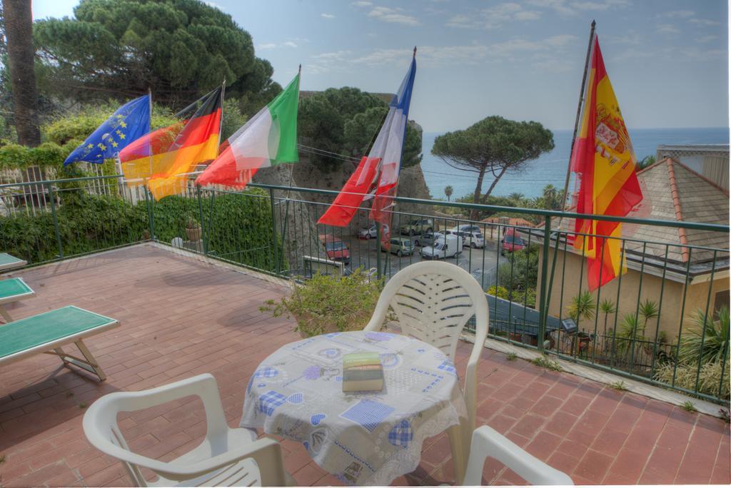 Hotel Deutsche Familien Finale Ligure Extérieur photo