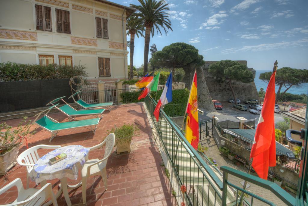 Hotel Deutsche Familien Finale Ligure Extérieur photo