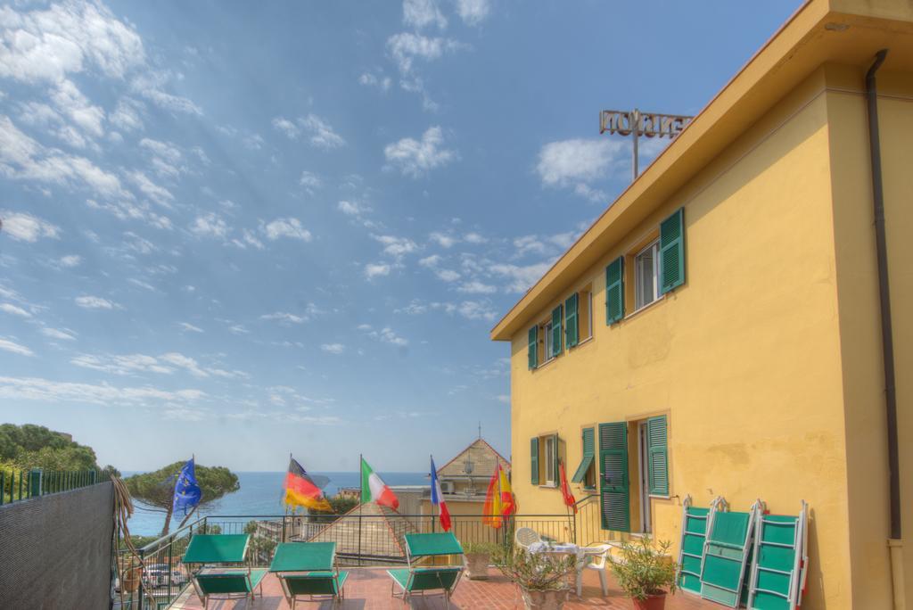 Hotel Deutsche Familien Finale Ligure Extérieur photo