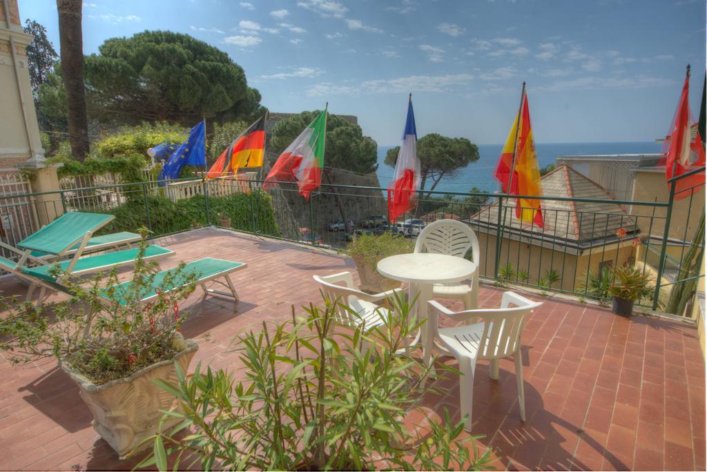 Hotel Deutsche Familien Finale Ligure Extérieur photo