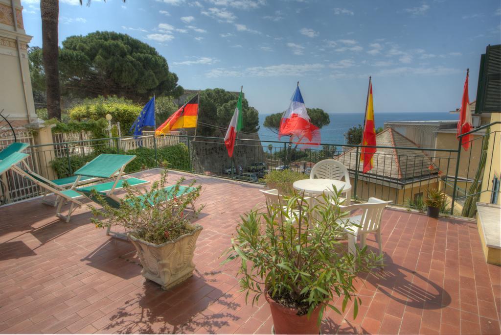 Hotel Deutsche Familien Finale Ligure Extérieur photo