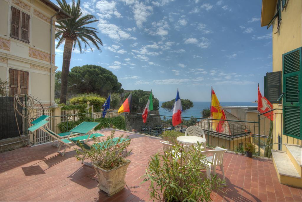 Hotel Deutsche Familien Finale Ligure Extérieur photo