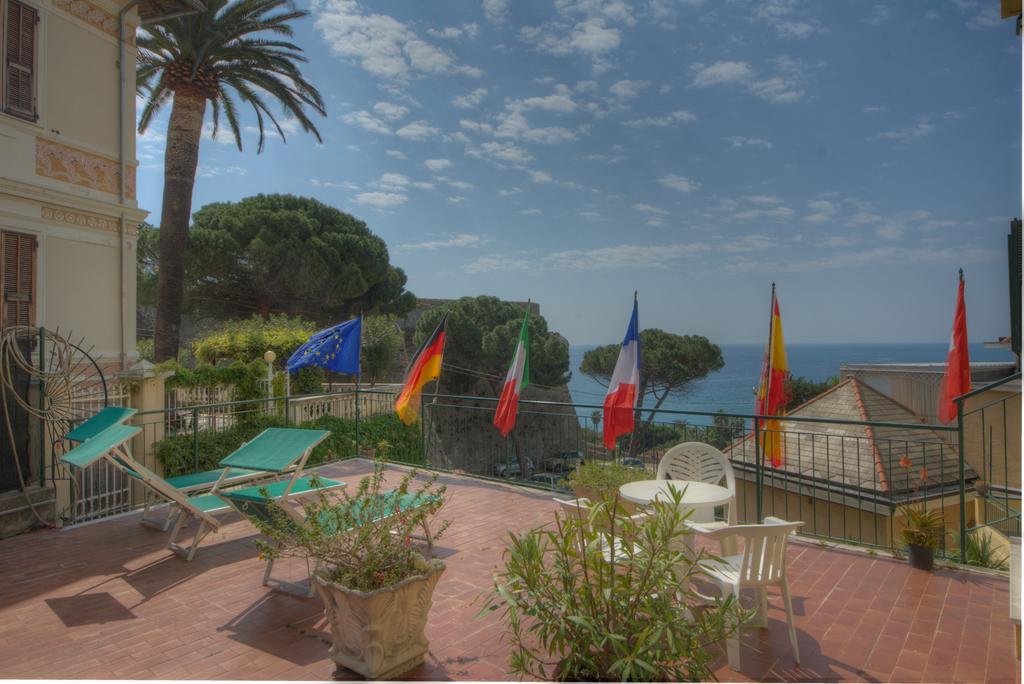 Hotel Deutsche Familien Finale Ligure Extérieur photo