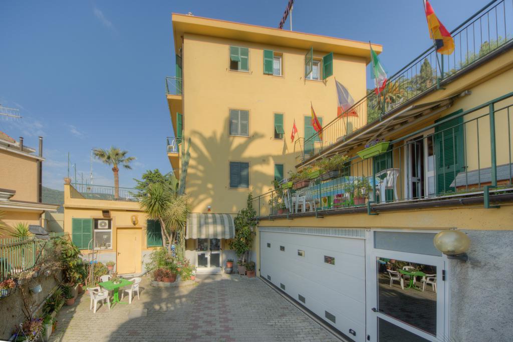 Hotel Deutsche Familien Finale Ligure Extérieur photo