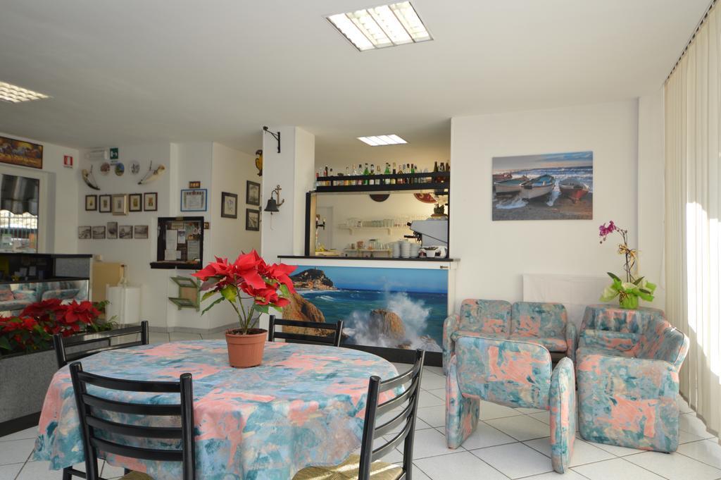 Hotel Deutsche Familien Finale Ligure Extérieur photo